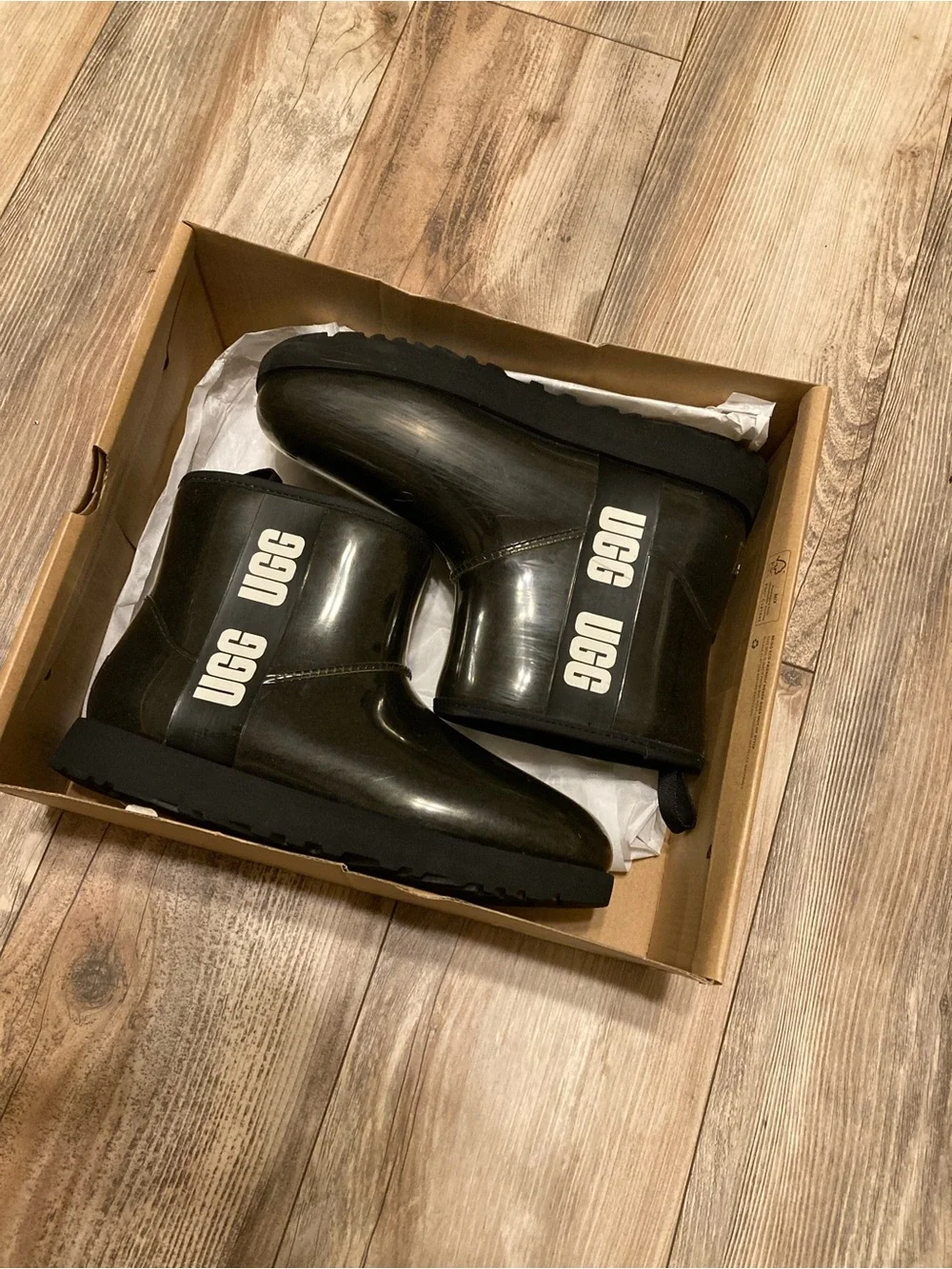 UGG Woman’s Short Waterproof Boot - Black